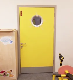 Yellow Amber Lumboz Camlı Sac Kasalı Laminat Okul Kapısı